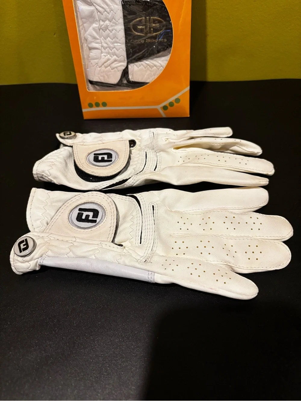 FootJoy WeatherSof Men's Golf Gloves Pair Size LM White/Black Leather Blend